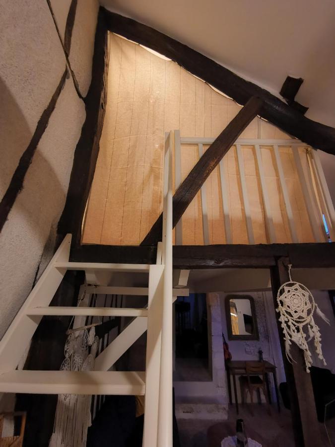 Апартаменты Loft Atypique Au Calme Avec Cour Privative Бурж Экстерьер фото