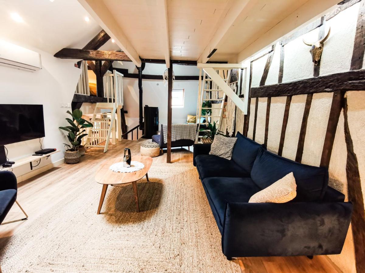 Апартаменты Loft Atypique Au Calme Avec Cour Privative Бурж Экстерьер фото